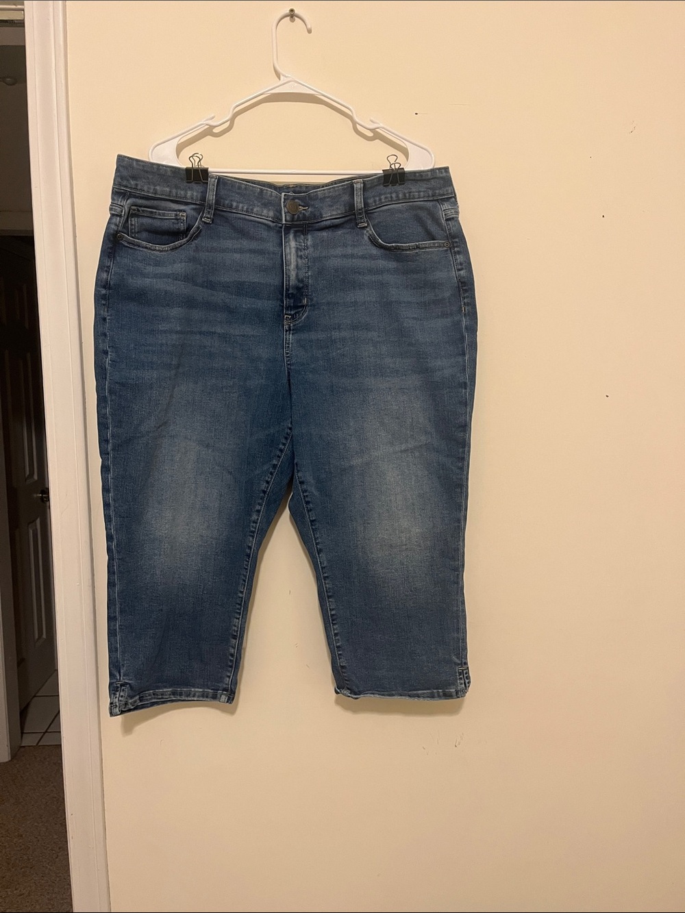 Women’s Classic Blue Denim Capri’s